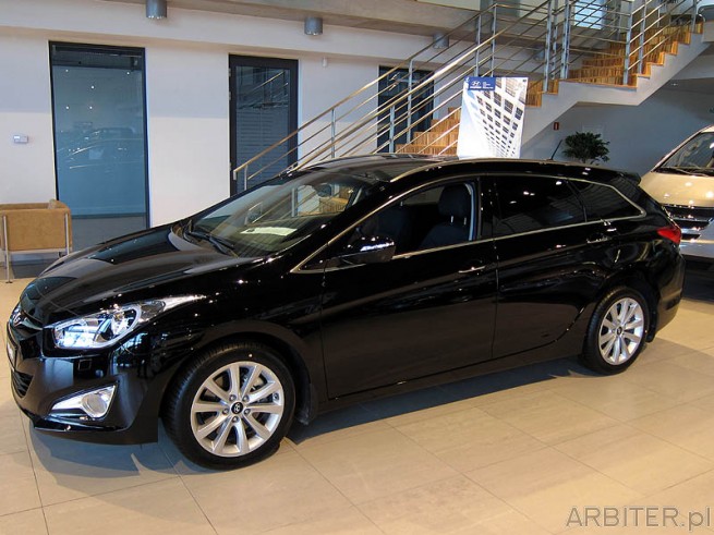 Hyundai i40 - nowe auto segmentu D. Premiera w Polsce w sierpniu 2011. Wersja podstawowa ...
