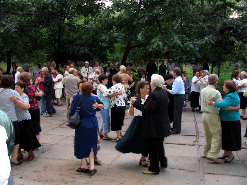 Tańce przy ludowej muzyce. To obraz otwartości ludzi  Ukrainy