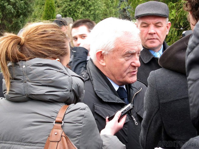 Leszek Miller prezes Rady Ministrów (premier) w latach 2001–2004 - udziela ...