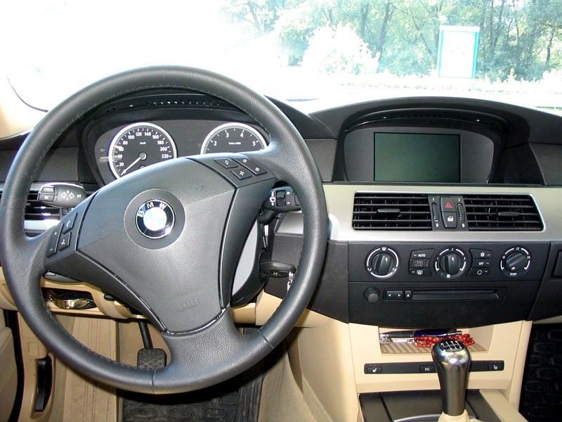 <b>BMW 530i E60</b>  <b>Seria 5</b>  Klima oczywiście dwustrefowa, beżowa skóra