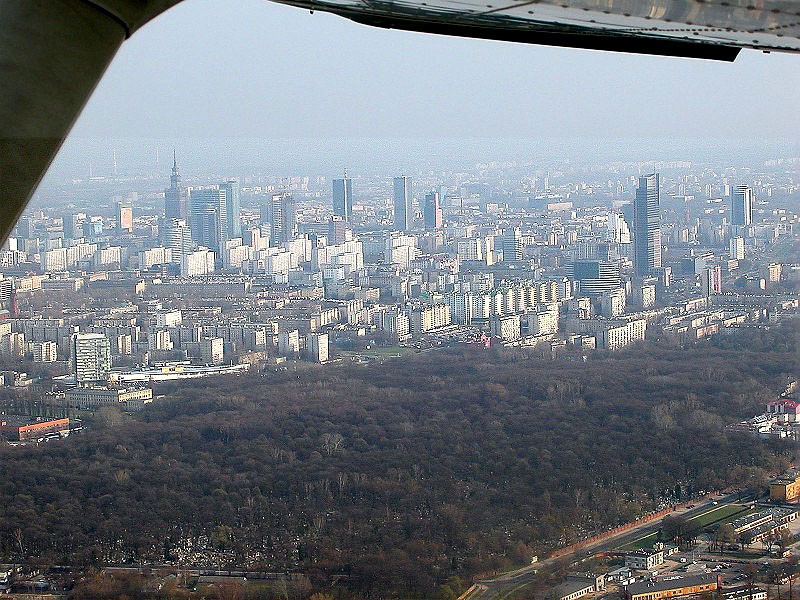 Widok z samolotu na Warszwskie City. PIerwszy od prawej WTT - Warsaw Trade Tower