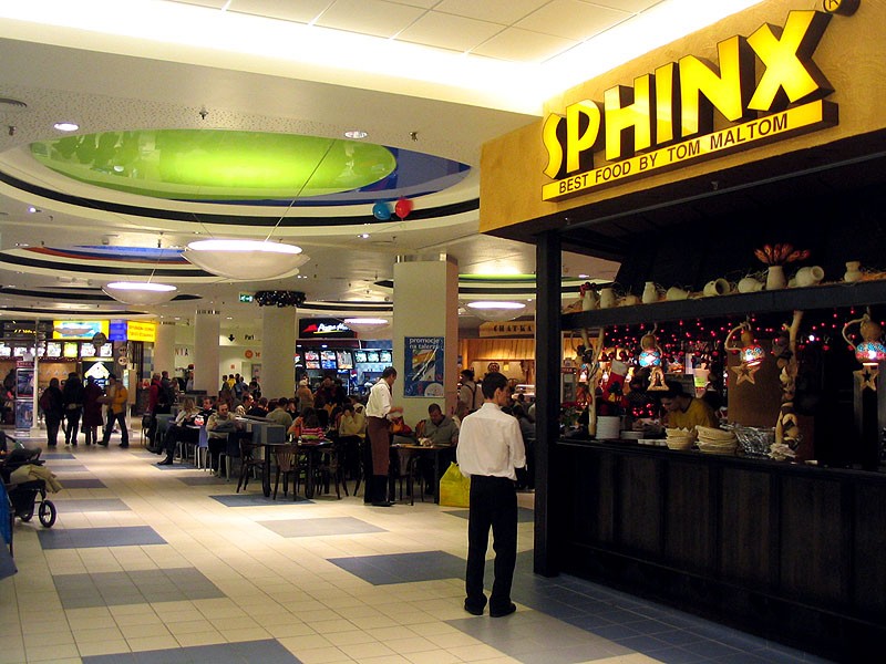 Kondygnacja piąta to restauracje - tutaj Sphinx. Obecne też Pizza Hut, Mc Donalds, ...